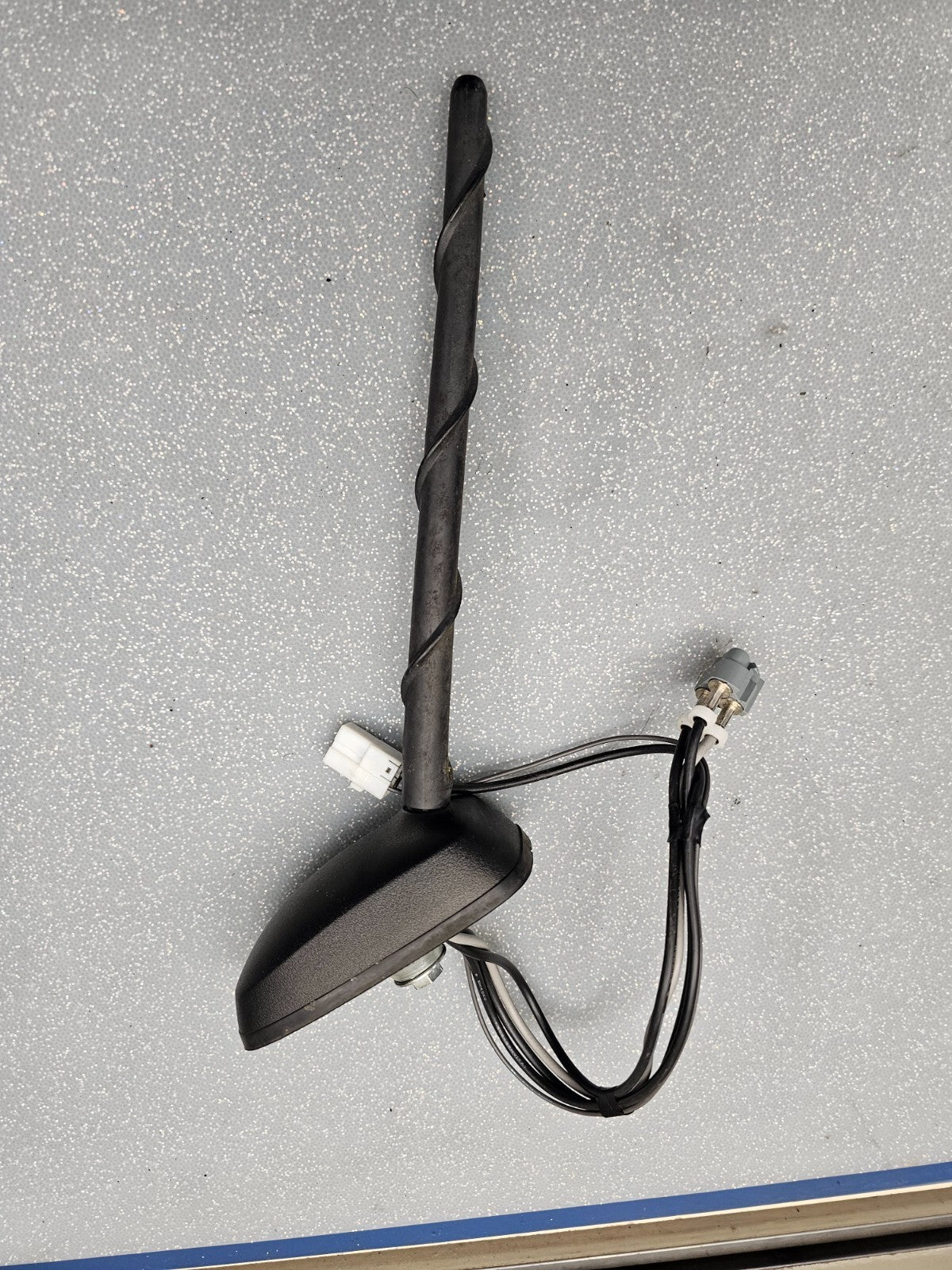 08-10 Acadia Traverse Enclave Roof Mounted Antenna OEM 25839396/AT