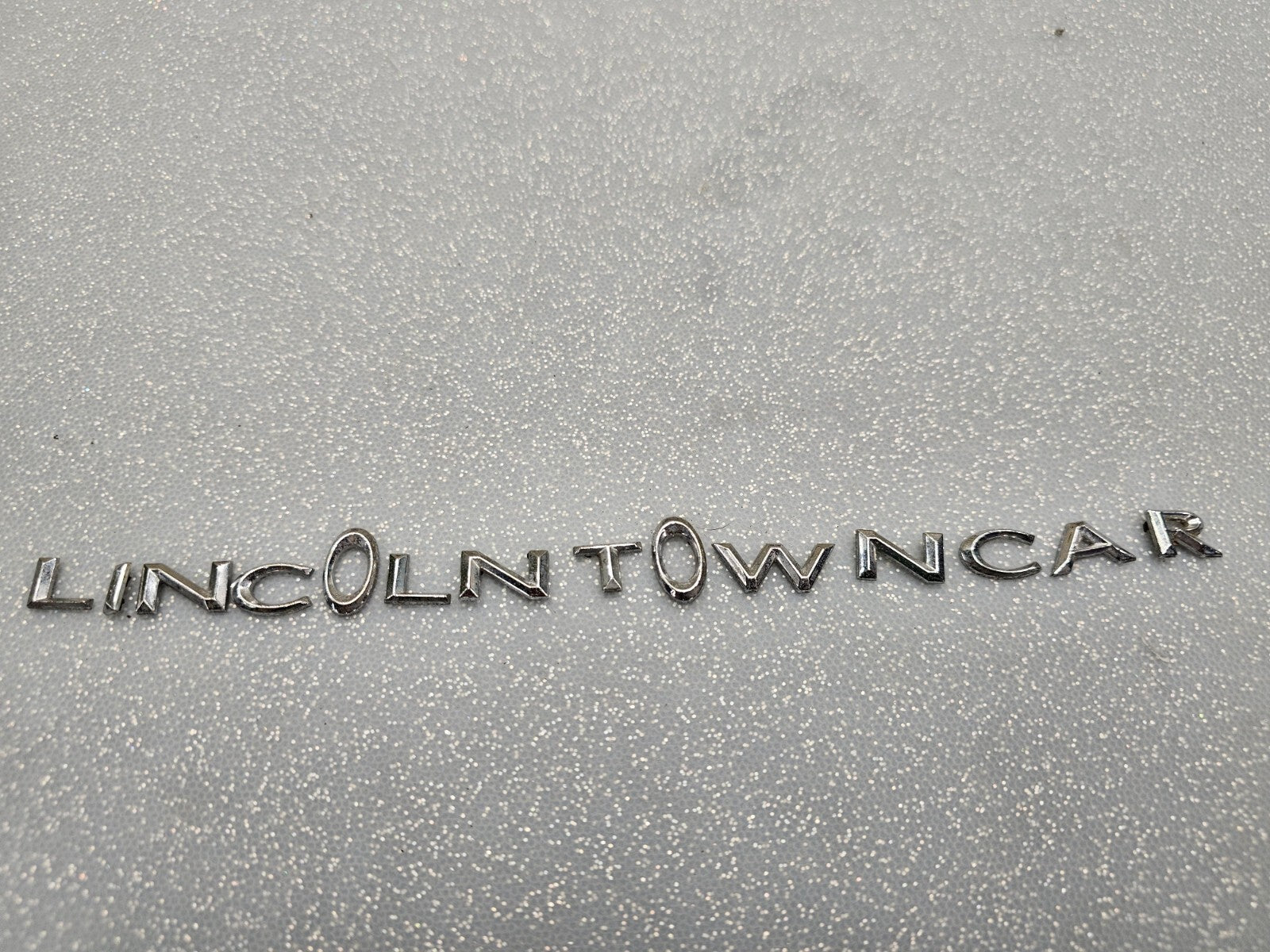 🔥03-11 LINCOLN TOWN CAR GATE LID EMBLEM BADGE SYMBOL LETTERS NAME PLATE SCRIPT