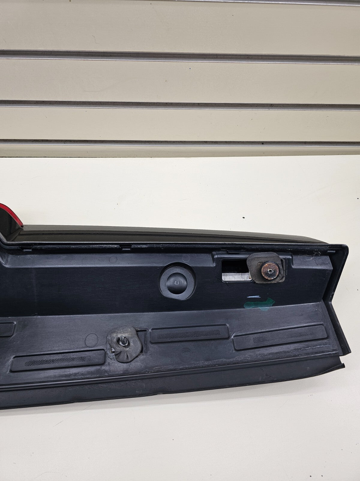 🔥07-14 CHEVY Suburban Tahoe YUKON LIFTGATE SPOILER WING THIRD BRAKE TRIM PANEL