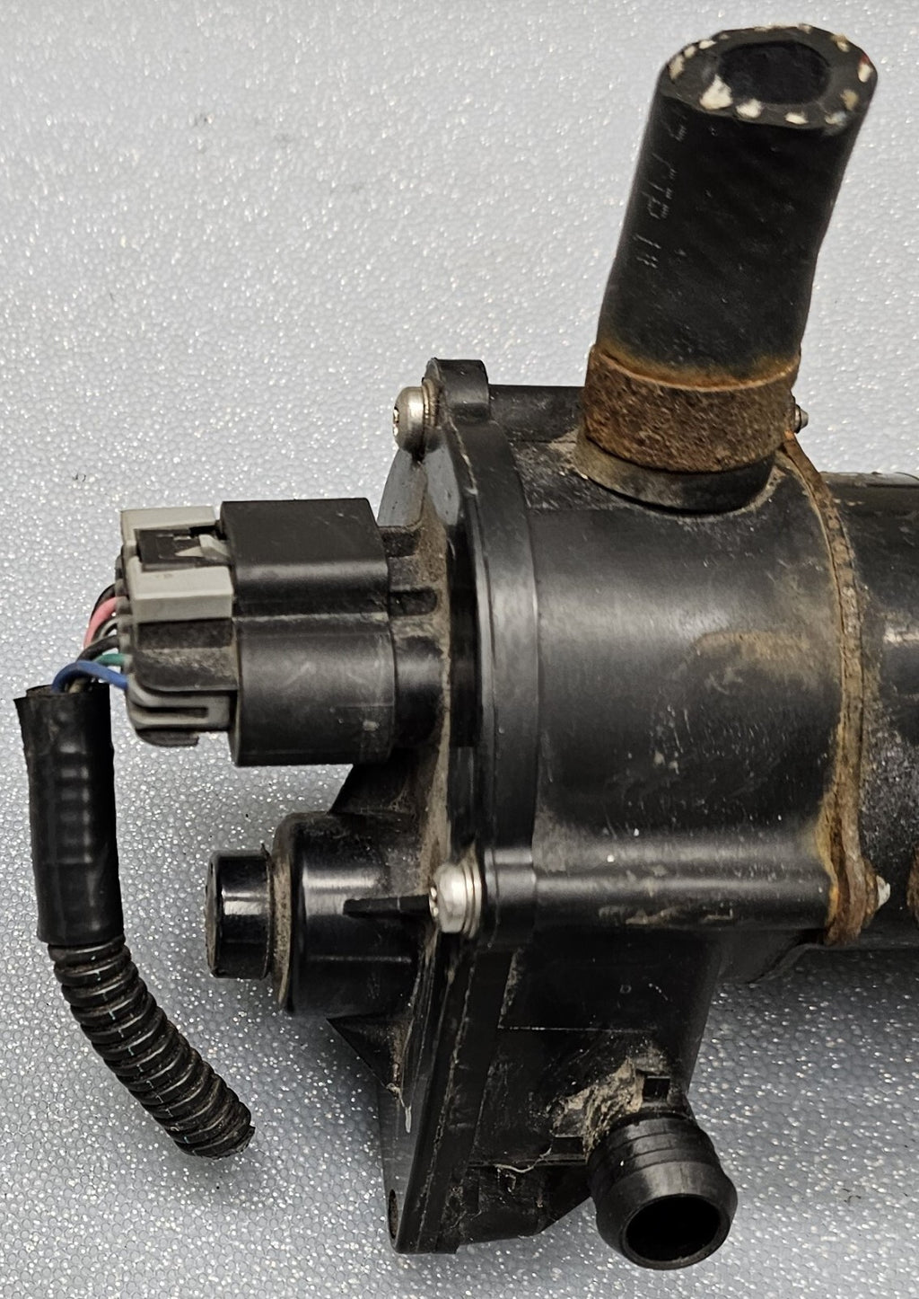 03-06 Silverado Sierra Tahoe Yukon Brake Vacuum Valve Booster Supplemental Pump