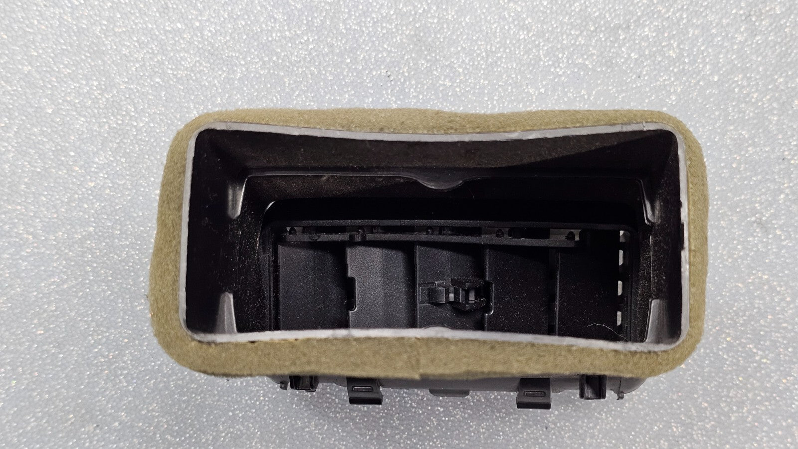 🔥05-07 FORD FOCUS CENTER DASH Right Passenger A/C AIR VENT HEATER PANEL BLACK