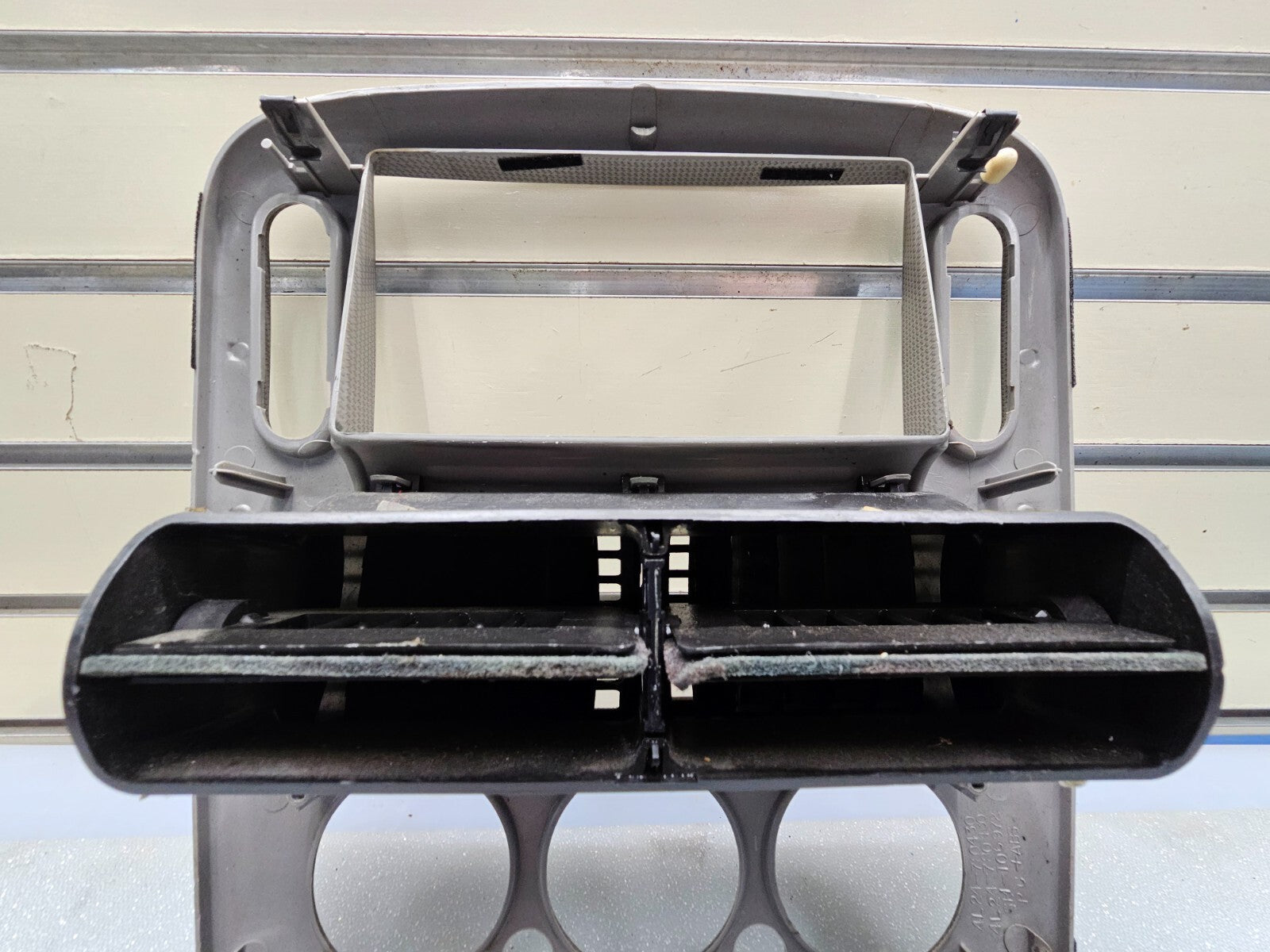 02-05 FORD EXPLORER RADIO CLIMATE TEMPERATURE CONTROL BEZEL Carbon Fiber Silver