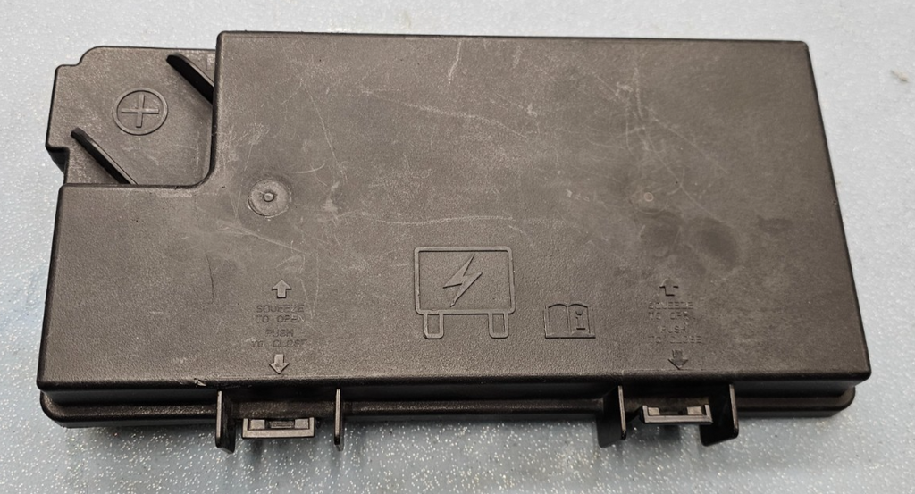 🔥11-14 Ram C/V Grand Caravan Fuse Relay Box Battery Cover Lid Junction Power 