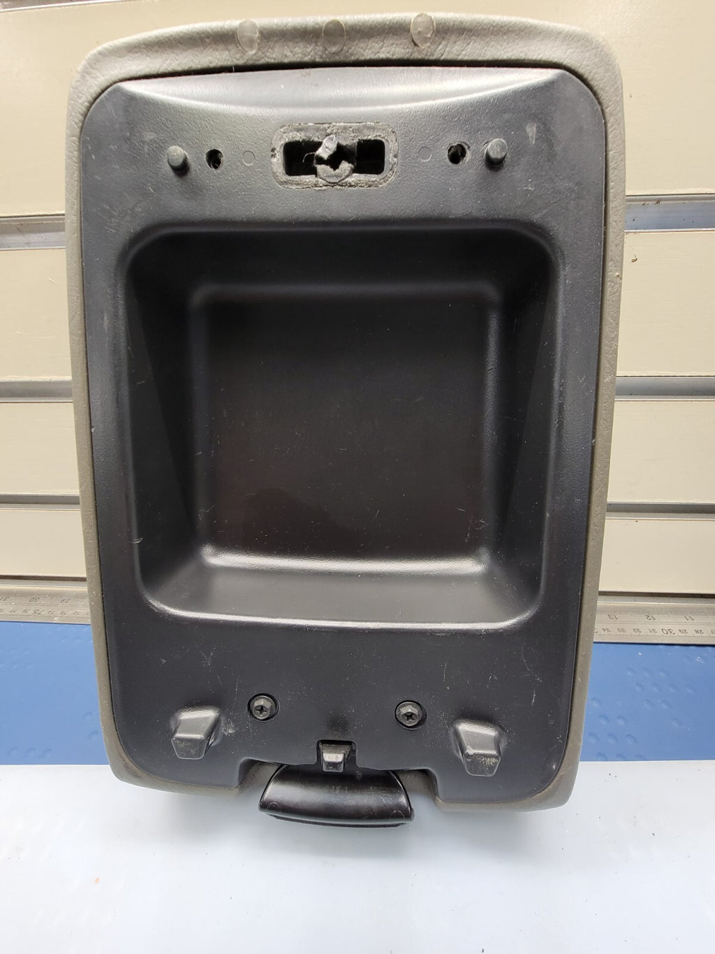 🔥2002-2007 Jeep Liberty Center Console Arm Rest Lid Gray OEM