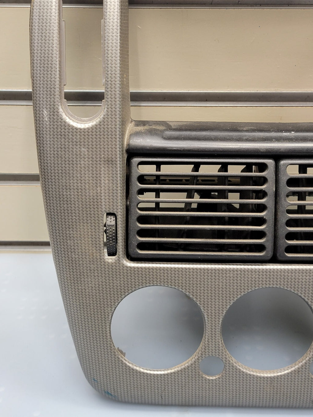 02-05 FORD EXPLORER RADIO AUDIO CLIMATE TEMPERATURE CONTROL BEZEL TRIM silver