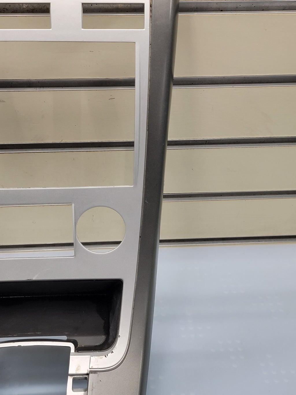 07-09 Chevrolet Equinox Center Dash Radio Climate Bezel Surround Trim silver