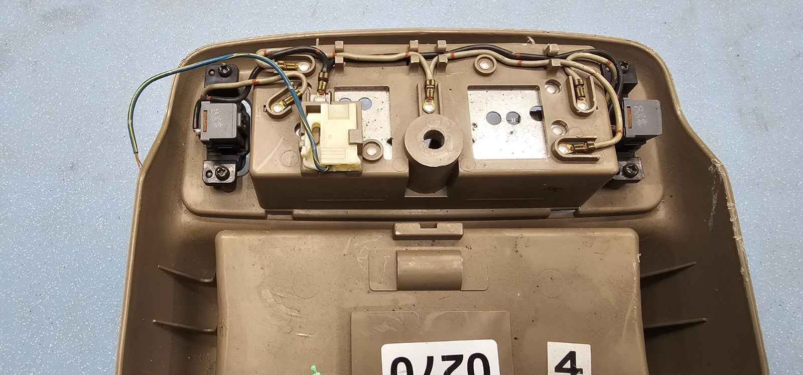 🔥98-02 TOYOTA 4RUNNER OVERHEAD ROOF CONSOLE DOME MAP LIGHT LAMP ASSEMBLY TAN