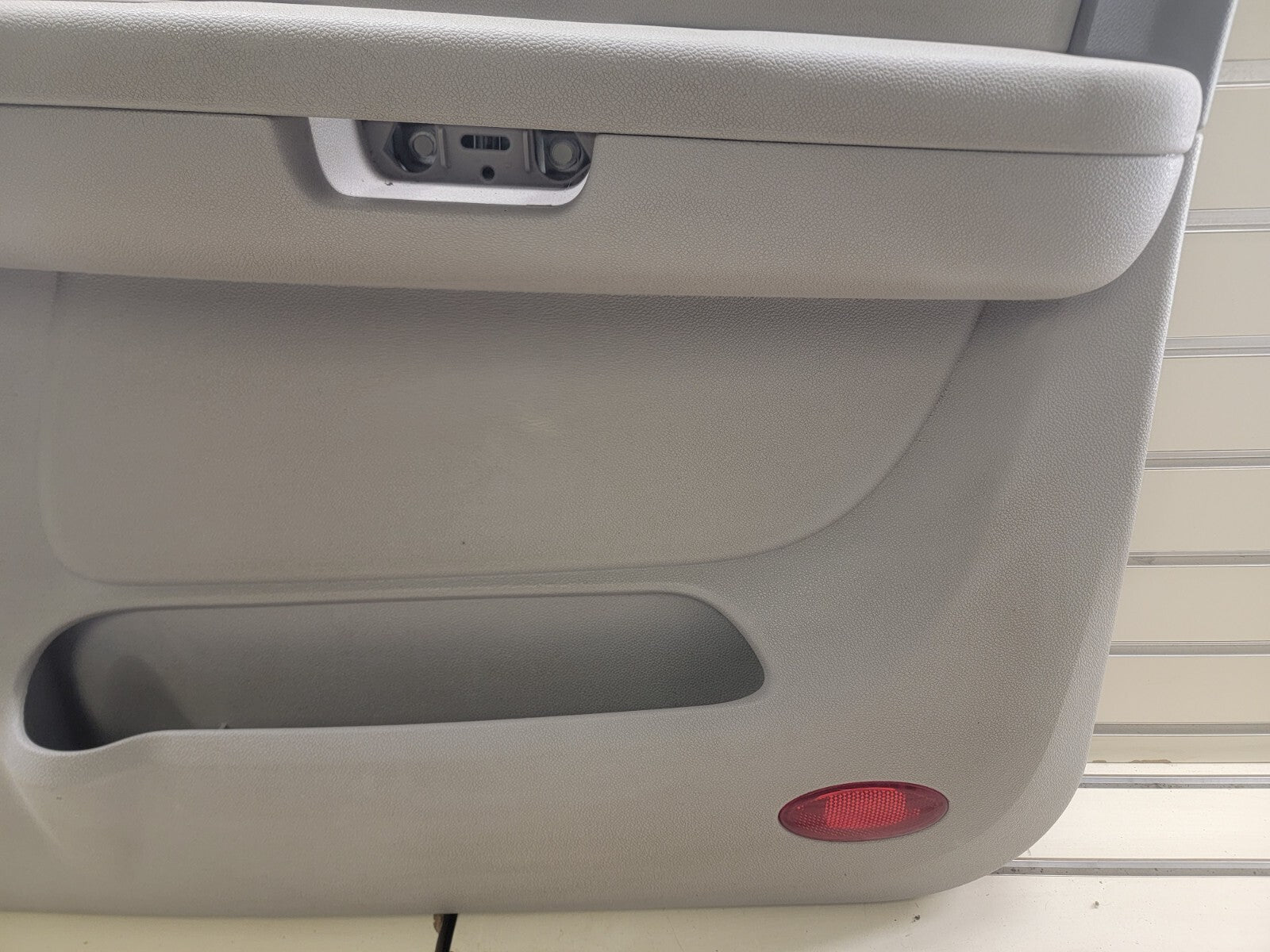 07-09 Chevy Tahoe Suburban Yukon Front Door Trim Panel Right PASSENGER Gray D15