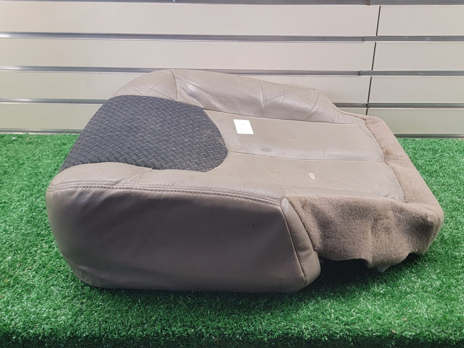 🔥99-06 Chevy Silverado Tahoe Sierra  bottom seat leather front right V3 Tan