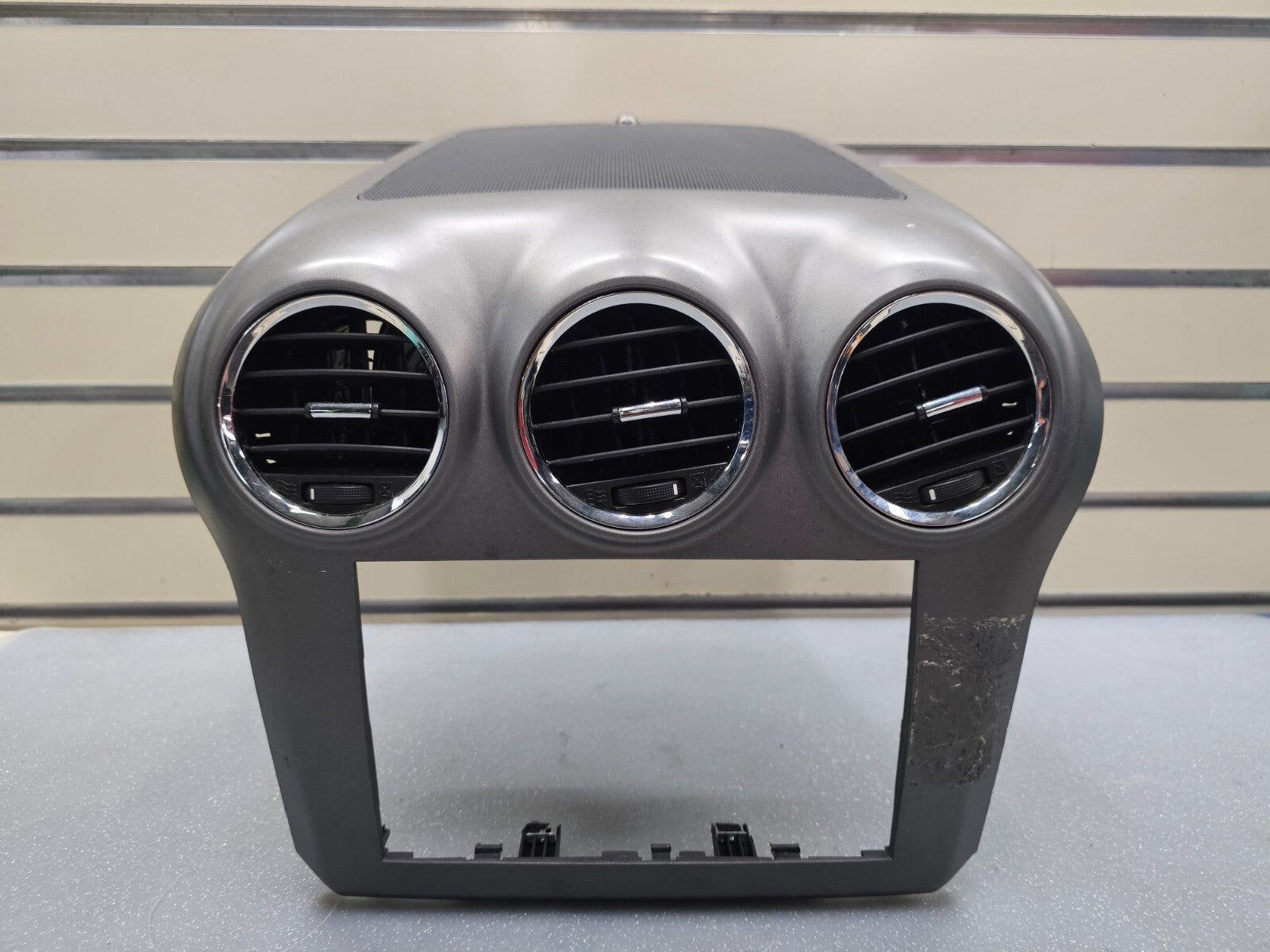 🔥08-10 Vue Center Dash FM Radio Stereo Display Bezel Trim Panel Dark Gray B31