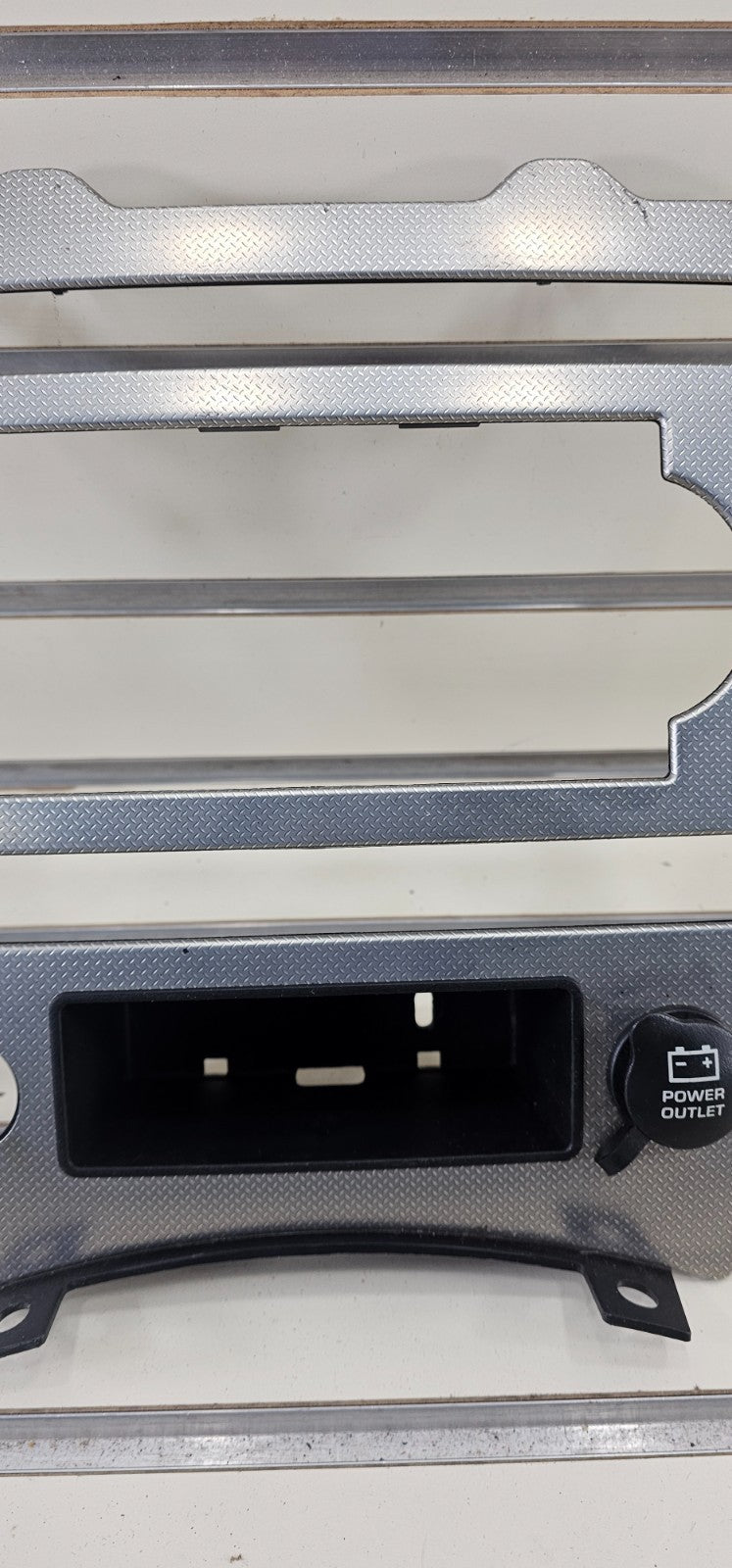 🔥05-07 JEEP GRAND CHEROKEE DASH PANEL RADIO SURROUND TRIM BEZEL SILVER OEM B70