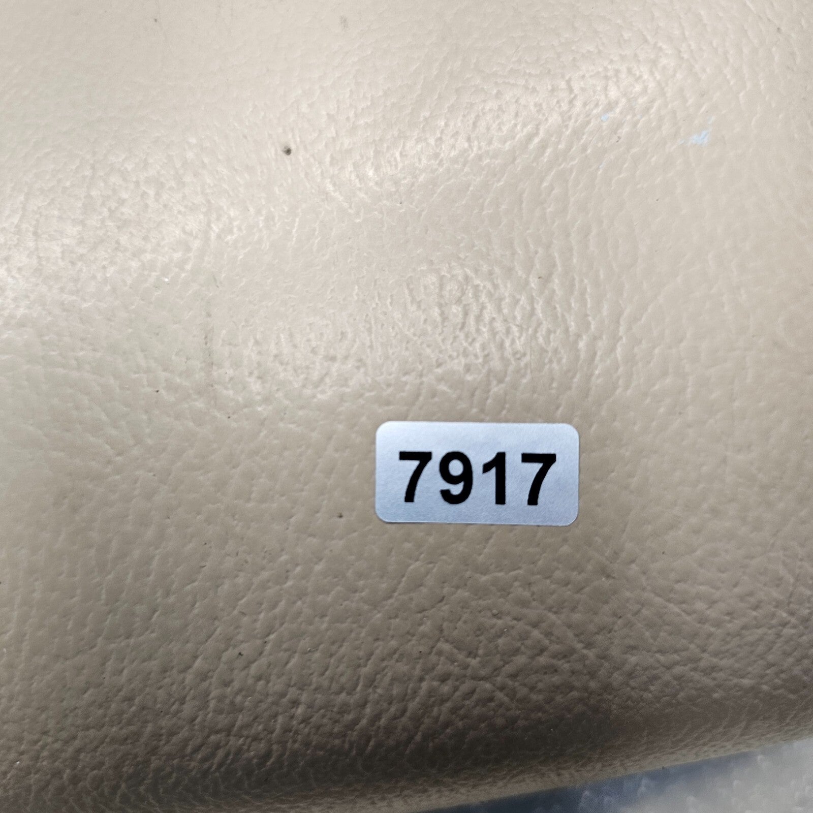 03-06 EXPEDITION Center Console Arm Rest Storage Cover Top Pad Lid Assembly Tan