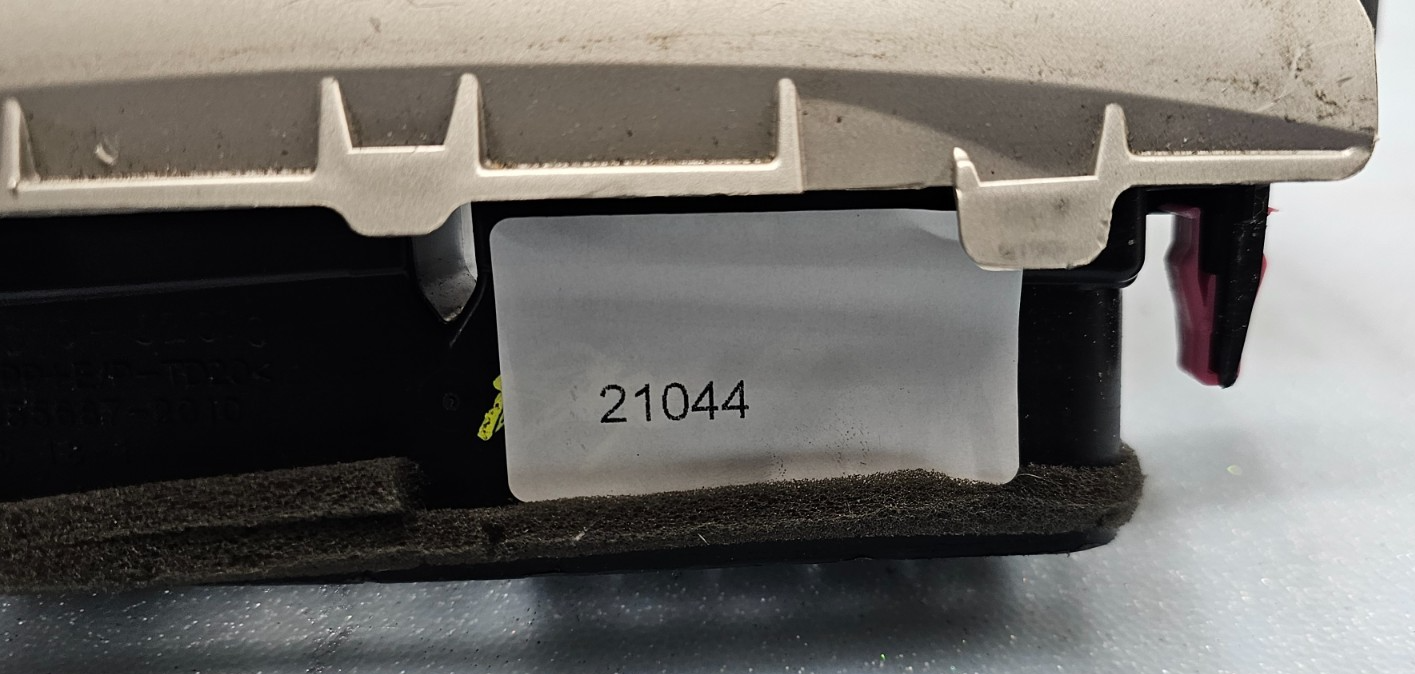 🔥06-11 YARIS Head unit Centre Dash Radio Stereo Display Panel Trim Silver