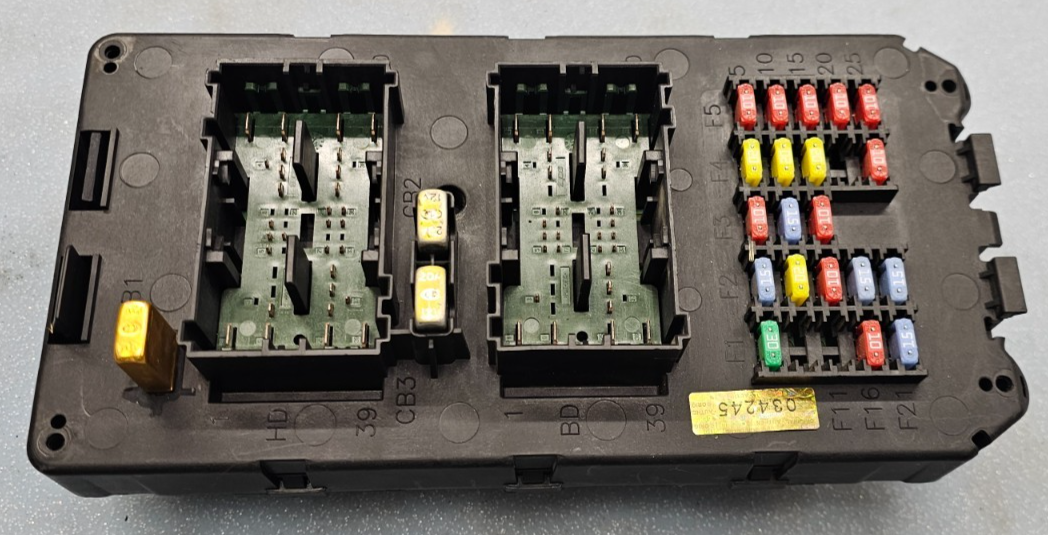 🔥2007 Commander Grand Cherokee Relay Fuse Box Body Control Module Junction Unit