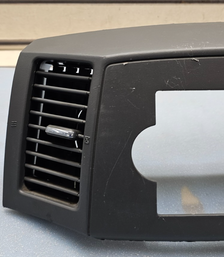 🔥05-07 Grand Cherokee Center Radio Dash Bezel Trim Panel Surround DK GRAY B30