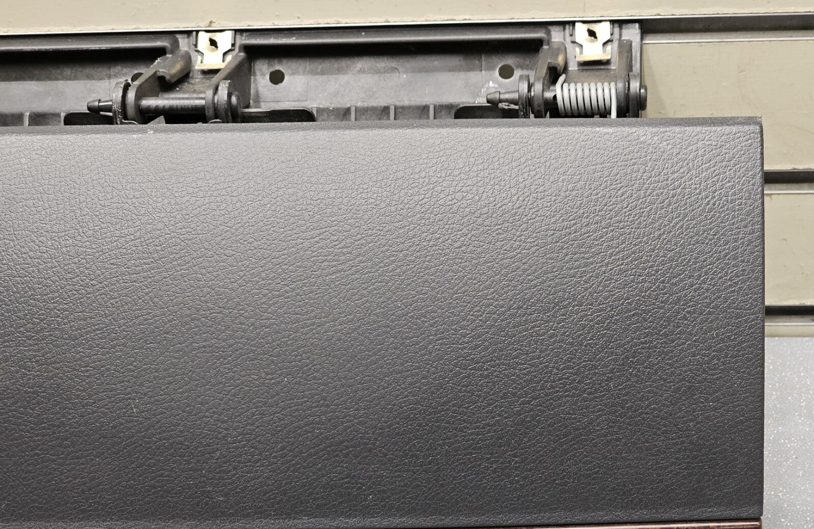 🔥08-10 Chrysler Town Country Upper Glove Box Dash Storage Door Lid Compartment