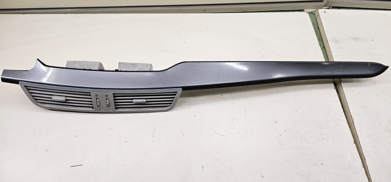 🔥09-14 Volkswagen Routan Dash Front Center Trim Bezel Panel Air Vent Silver OEM