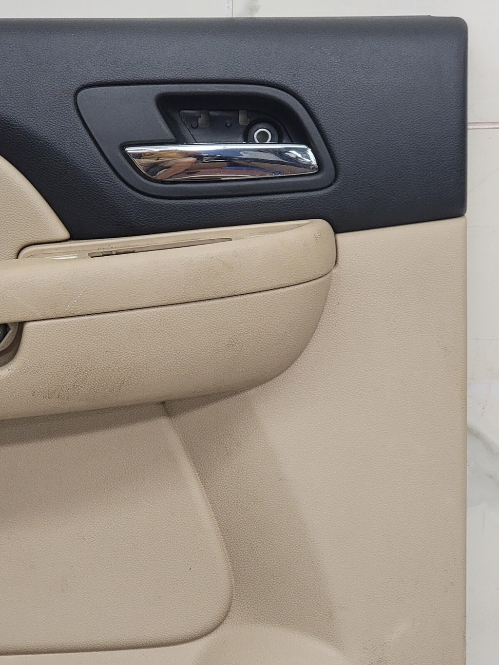 🔥07-13 SILVERADO SUBURBAN left side REAR door panels TAN OEM D21