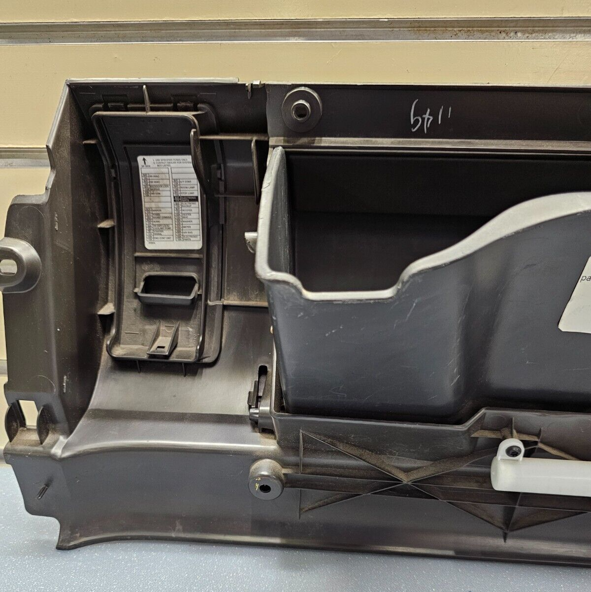 🔥05-12 Pathfinder 05-19 Frontier Dash Glove Box Compartment Assembly Graphite