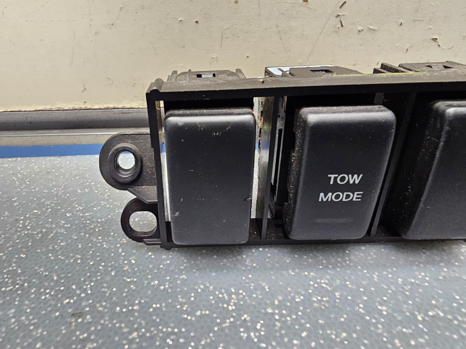 🔥04-11 NISSAN TITAN ARMADA DASH TOW MODE POWER SWITCH BUTTON ASSEMBLY BLACK OEM