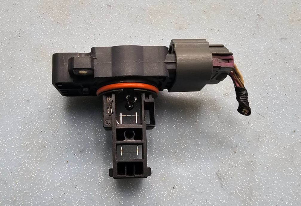 🔥09-15  Avalanche Escalade Silverado CTS Air Mass Airflow Sensor Assembly BLACK