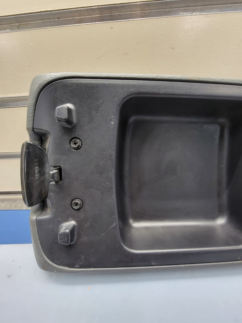 🔥2002-2007 Jeep Liberty Center Console Arm Rest Lid DARK GRAY OEM
