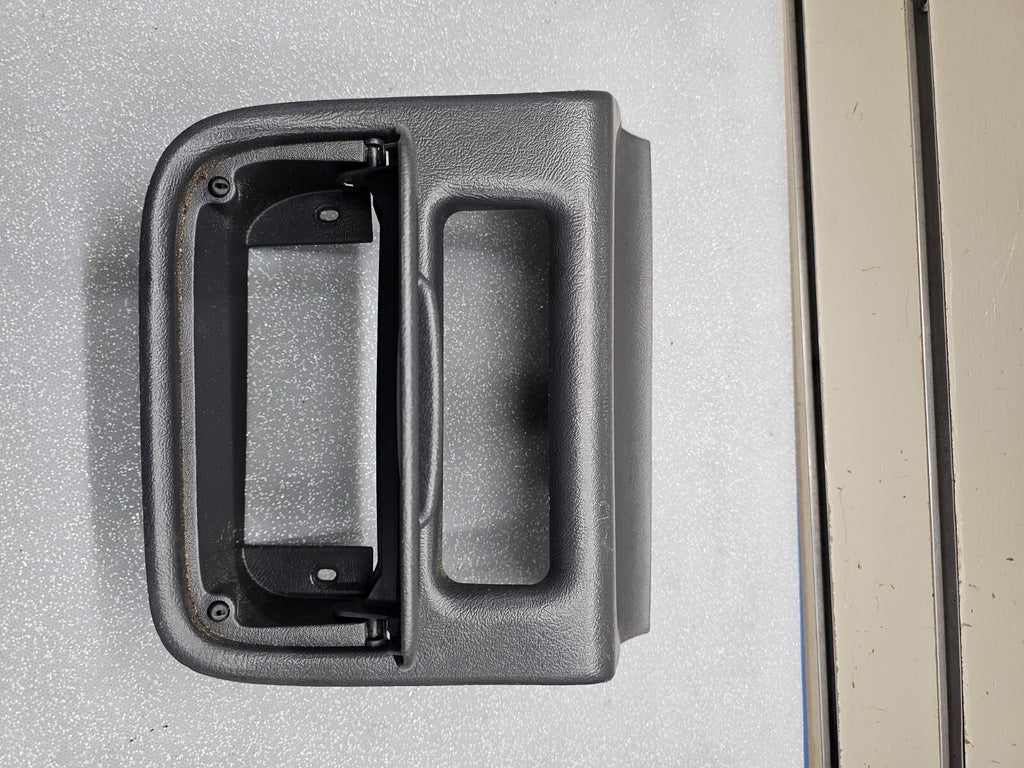 🔥99-02 SILVERADO TAHOE SIERRA CENTER CONSOLE FRONT LOWER CUBBY BEZEL STORAGE