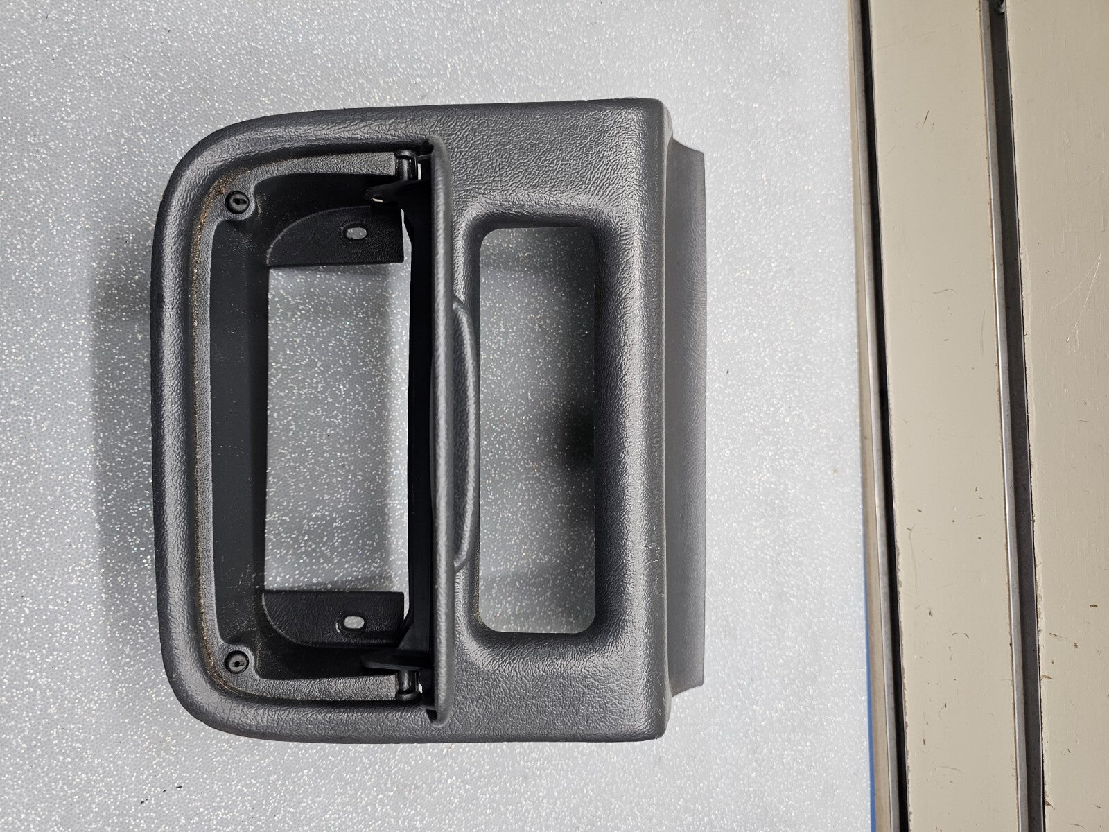 🔥99-02 SILVERADO TAHOE SIERRA CENTER CONSOLE FRONT LOWER CUBBY BEZEL STORAGE