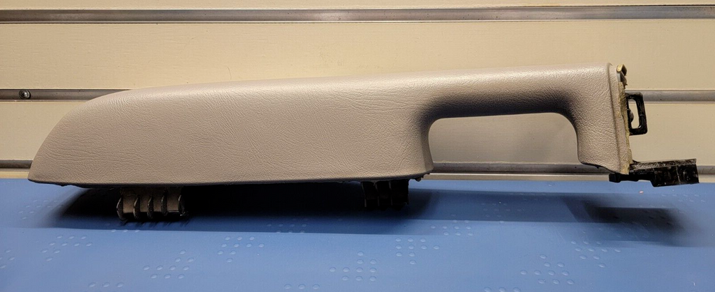 03-06 Silverado SIERRA TAHOE Door Panel ARMREST Front right Handle light gray H2