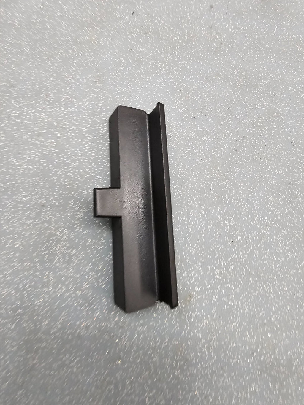 🔥07-13 Chevy Silverado Sierra Center floor Console lower compartment Lid latch