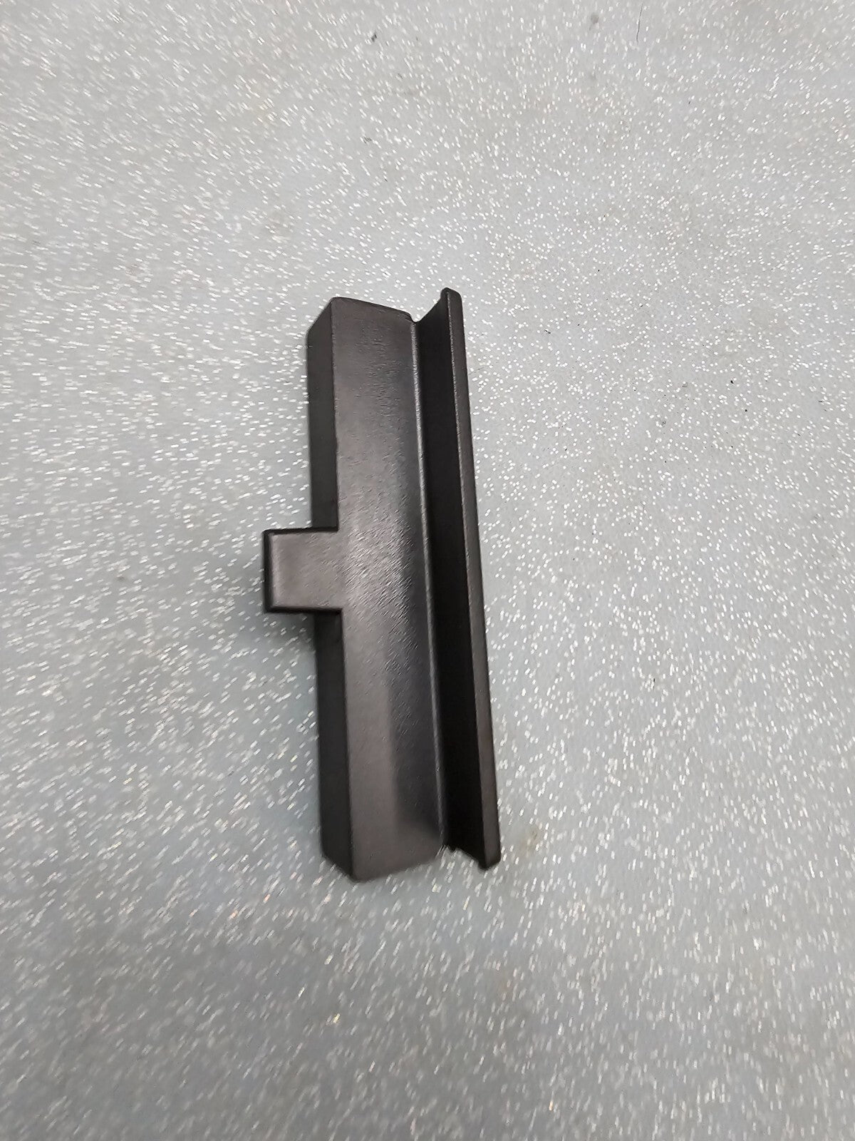 🔥07-13 Chevy Silverado Sierra Center floor Console lower compartment Lid latch