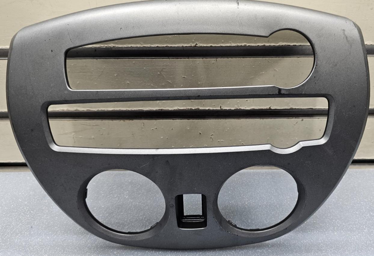 🔥06-08 Eclipse Dash AM FM Radio CD Player Display Stereo Panel Bezel Silver