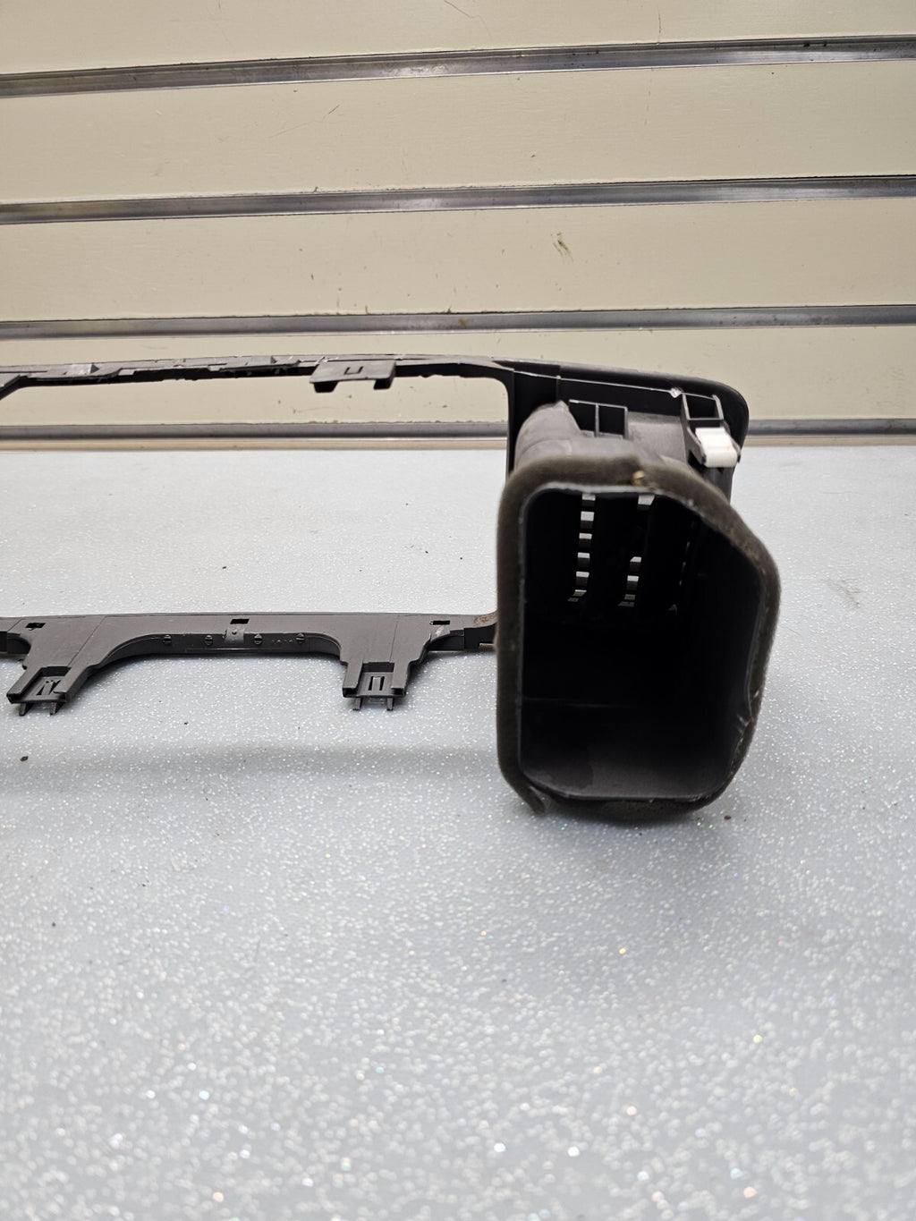 🔥03-08 TOYOTA COROLLA CENTER DASH RADIO SURROUND BEZEL TRIM PANEL OEM BLACK B28