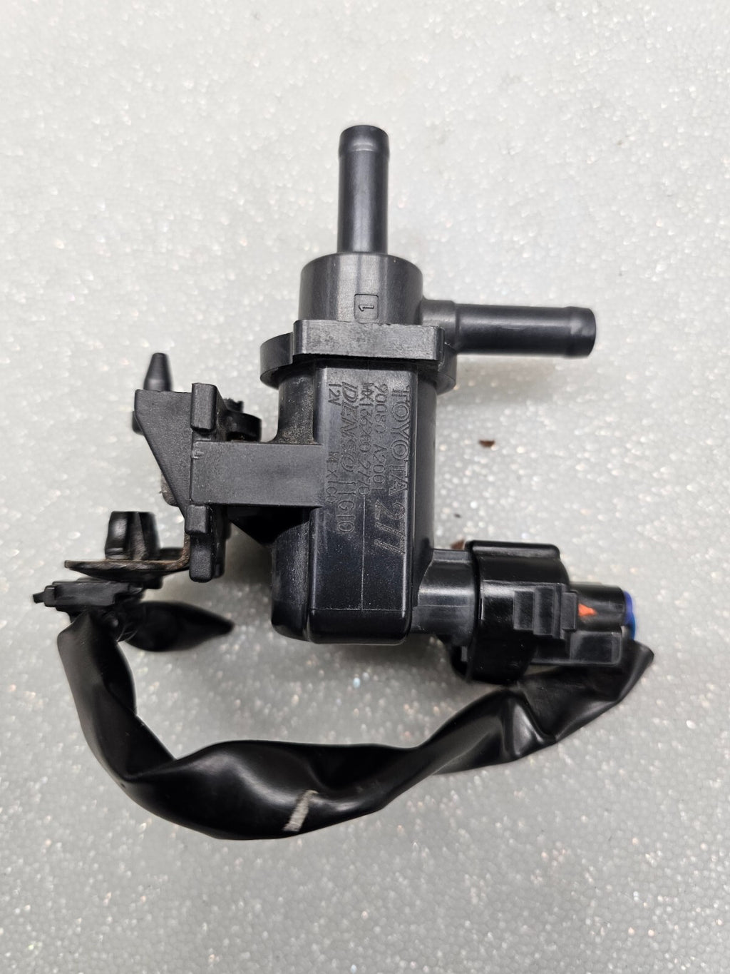 03-06  Toyota Corolla /Matrix Vacuum Switch Valve 90910-12255/TC