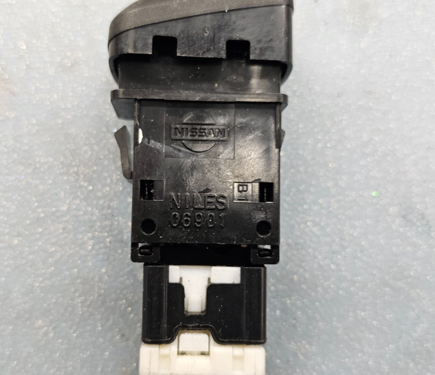 🔥00-06 Sentra Emergency Hazard Light Control Defrost Pull Switch Assembly Black