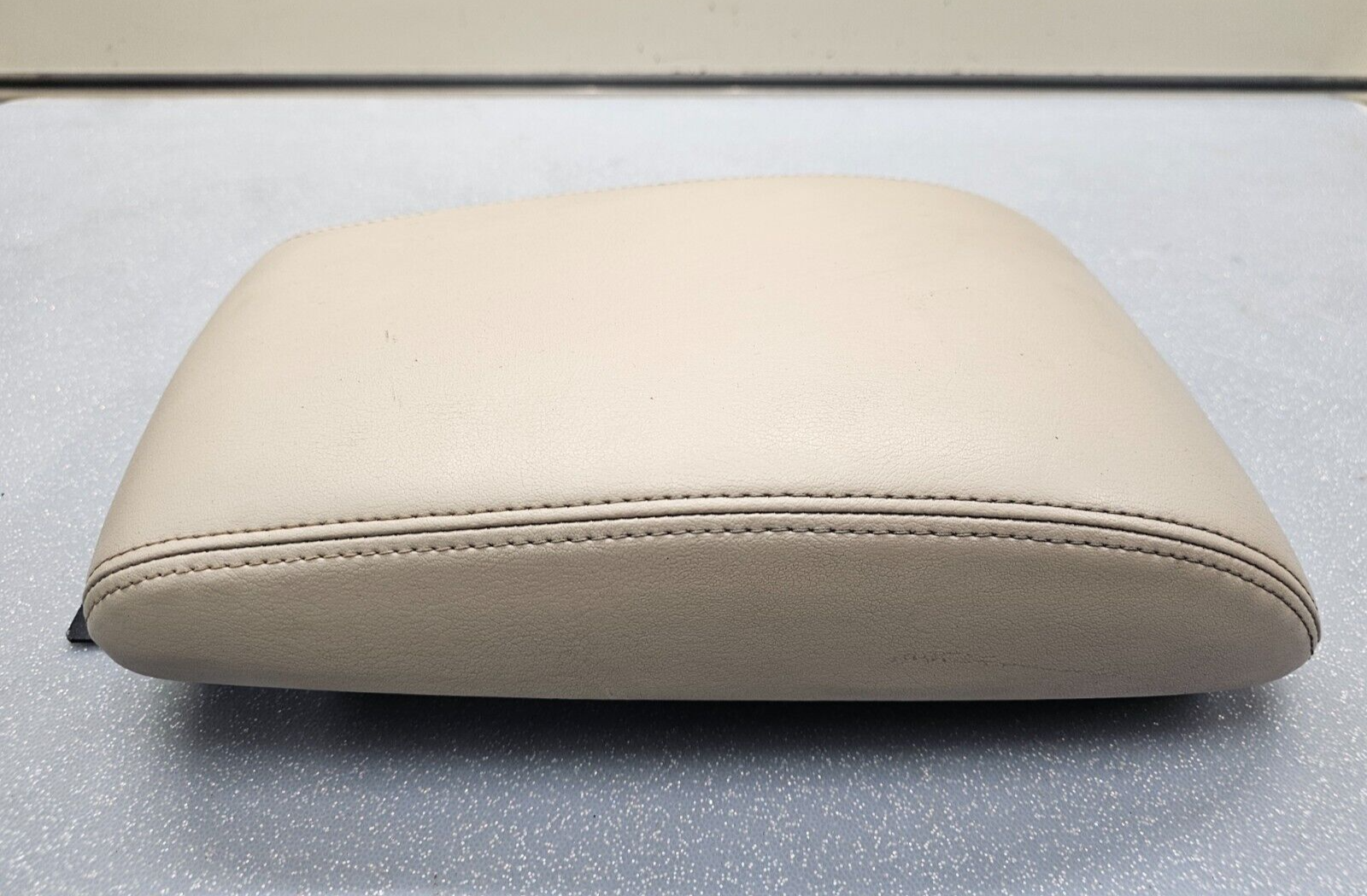 🔥05-09 Buick LaCrosse Allure Front Center Console Armrest Storage Box Lid Tan