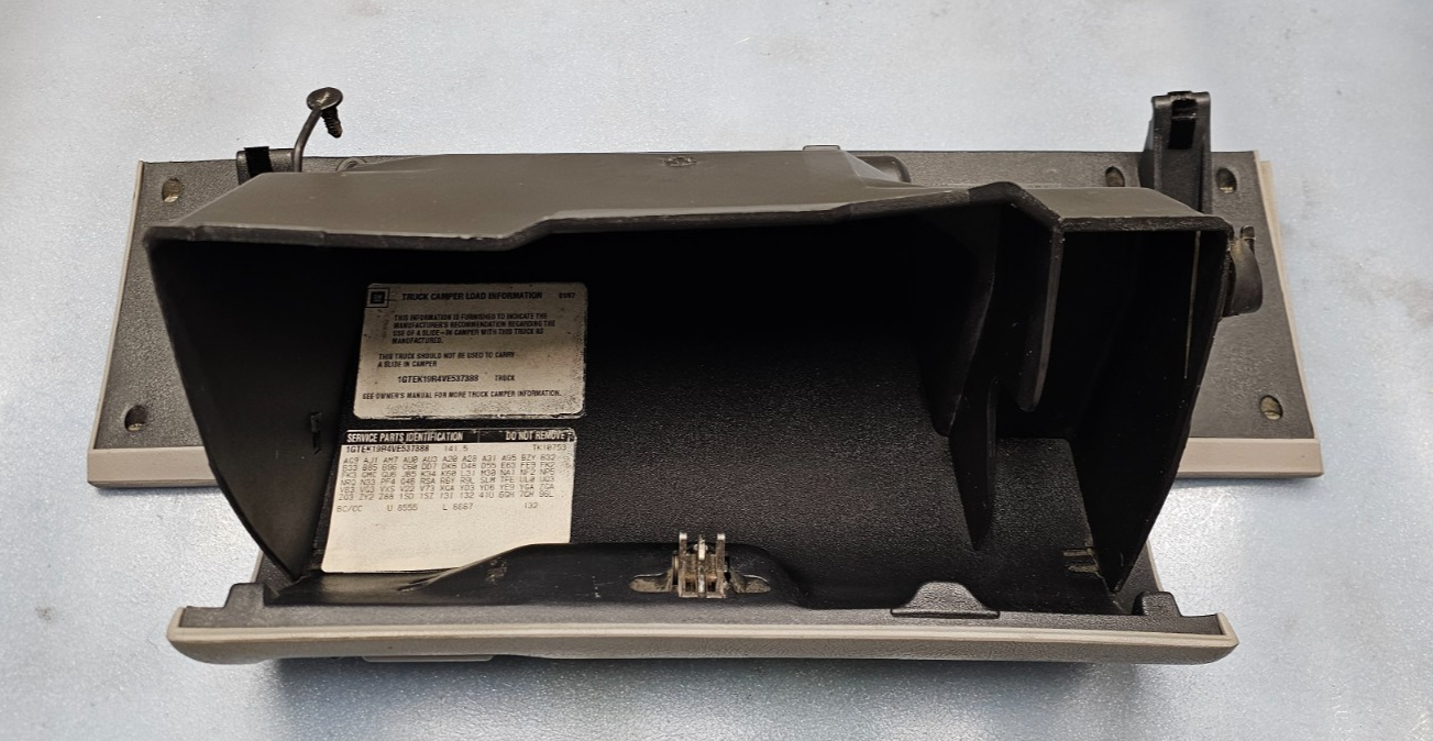 95-99 CHEVY GMC TRUCK SILVERADOC/K Glove Box Storage Compartment Assembly TAN G2