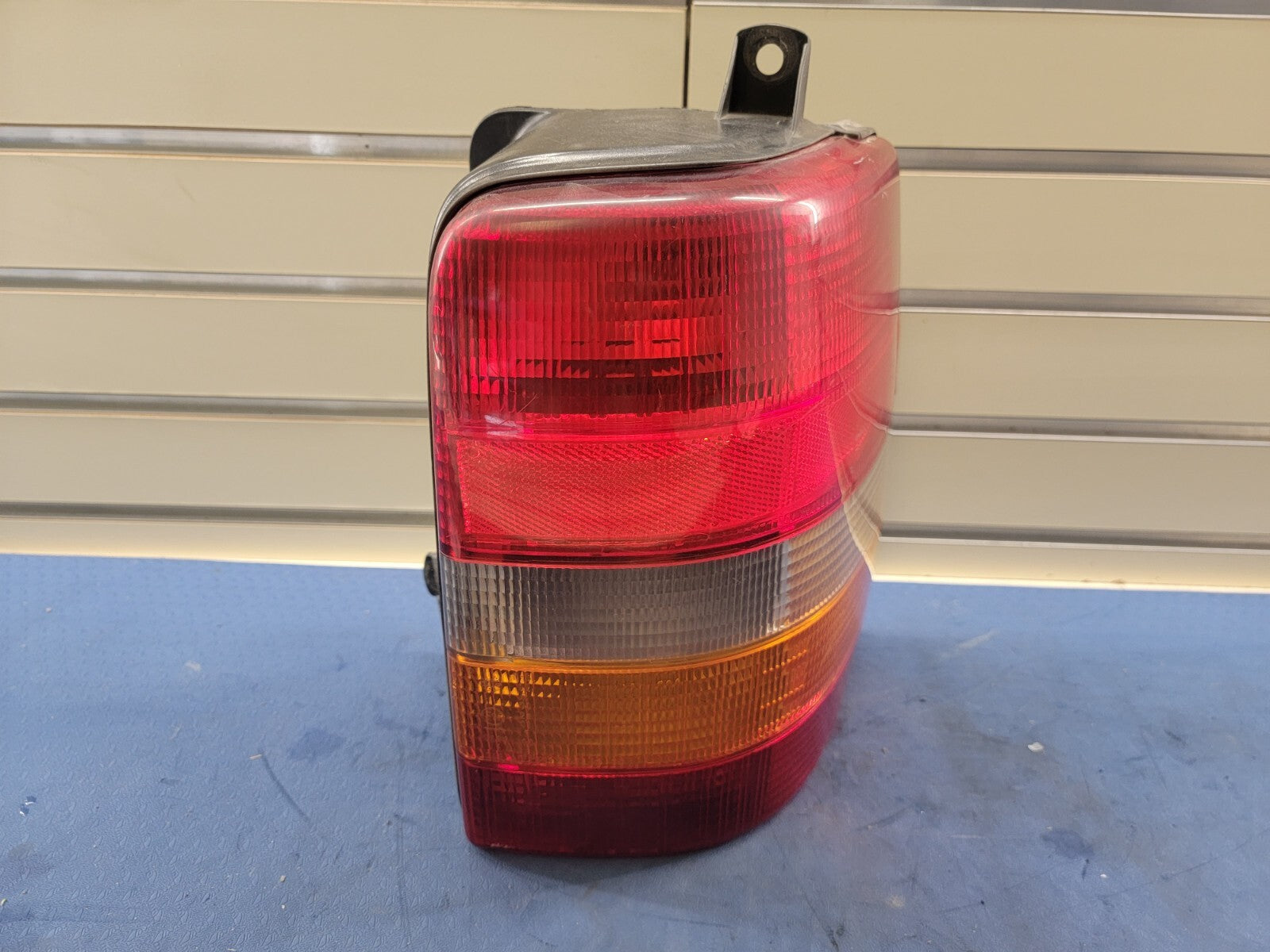 🔥1993-1998 JEEP GRAND CHEROKEE TAIL LIGHT LH PASSENGER SIDE OEM USED