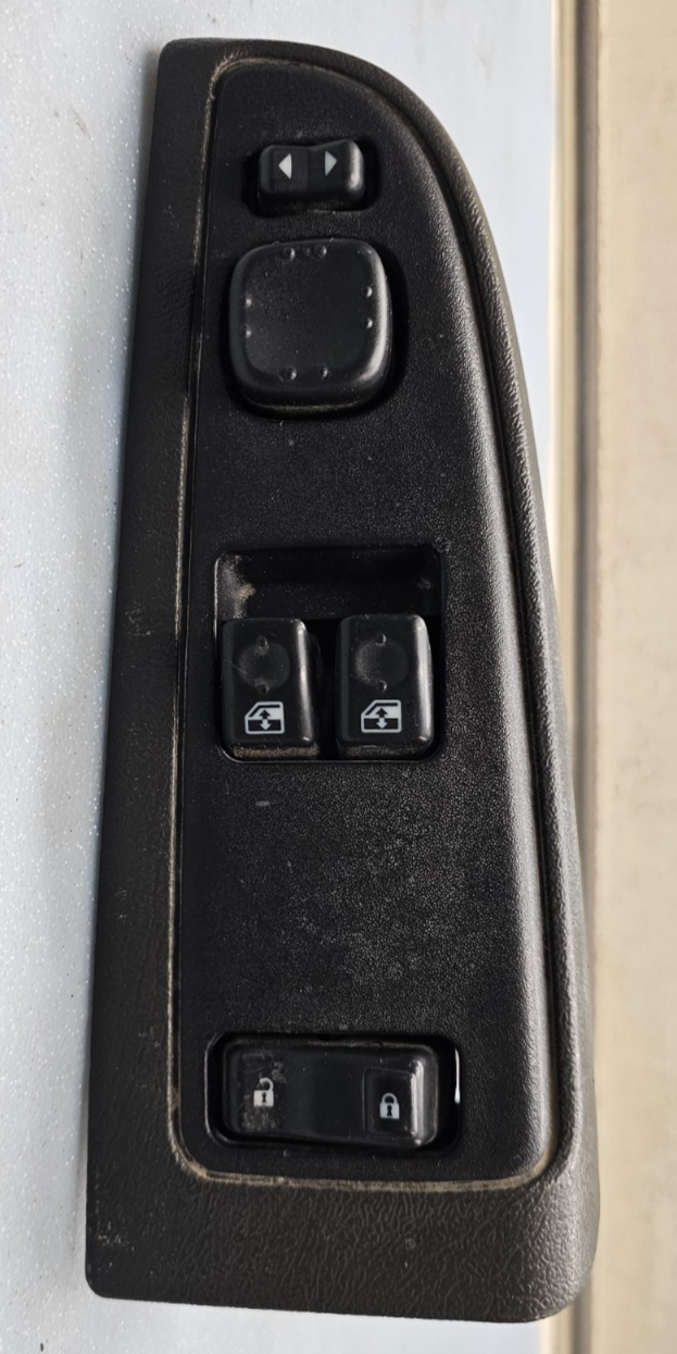 03-06 Silverado Sierra Power Left Driver Master Window Switch Assembly Black WS4