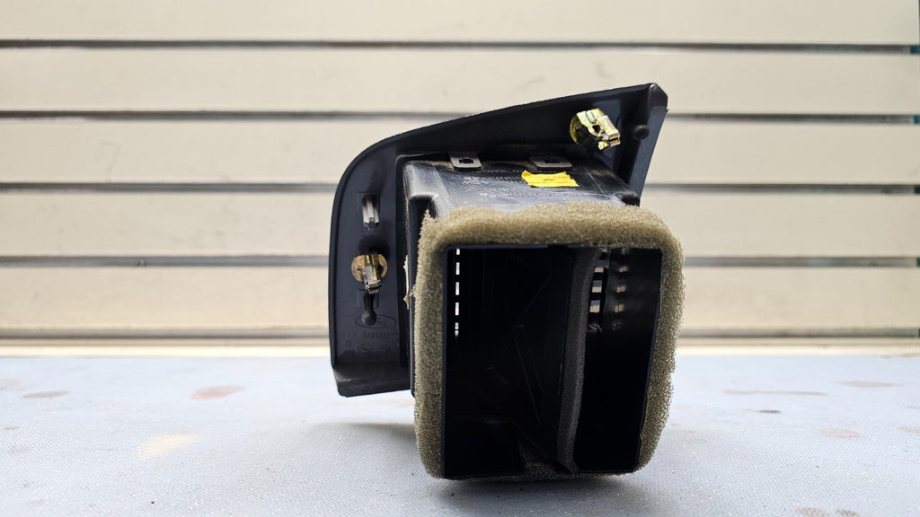 98-11 Grand Marquis Crown Victoria Dash Right Passenger AC Heater Air Vent Black