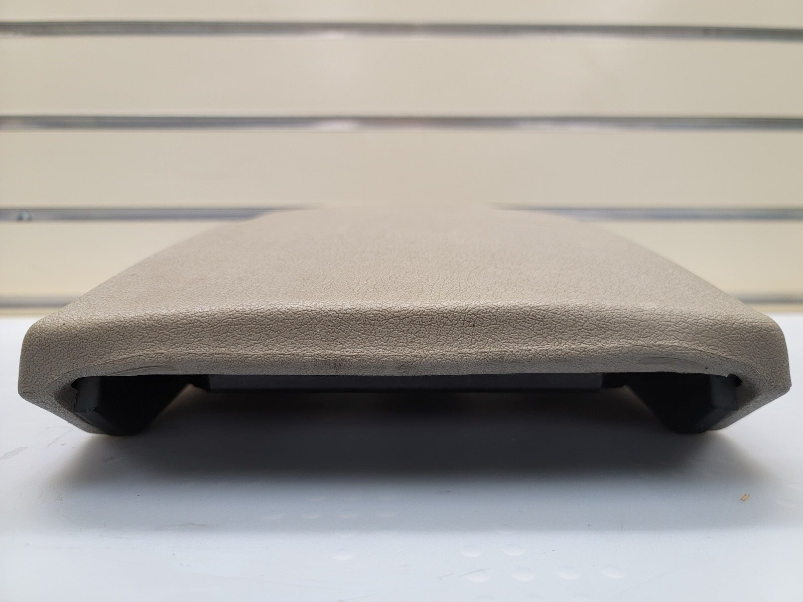 🔥2006-2010 Jeep Commander Center Console Armrest Lid Assembly OEM TAN