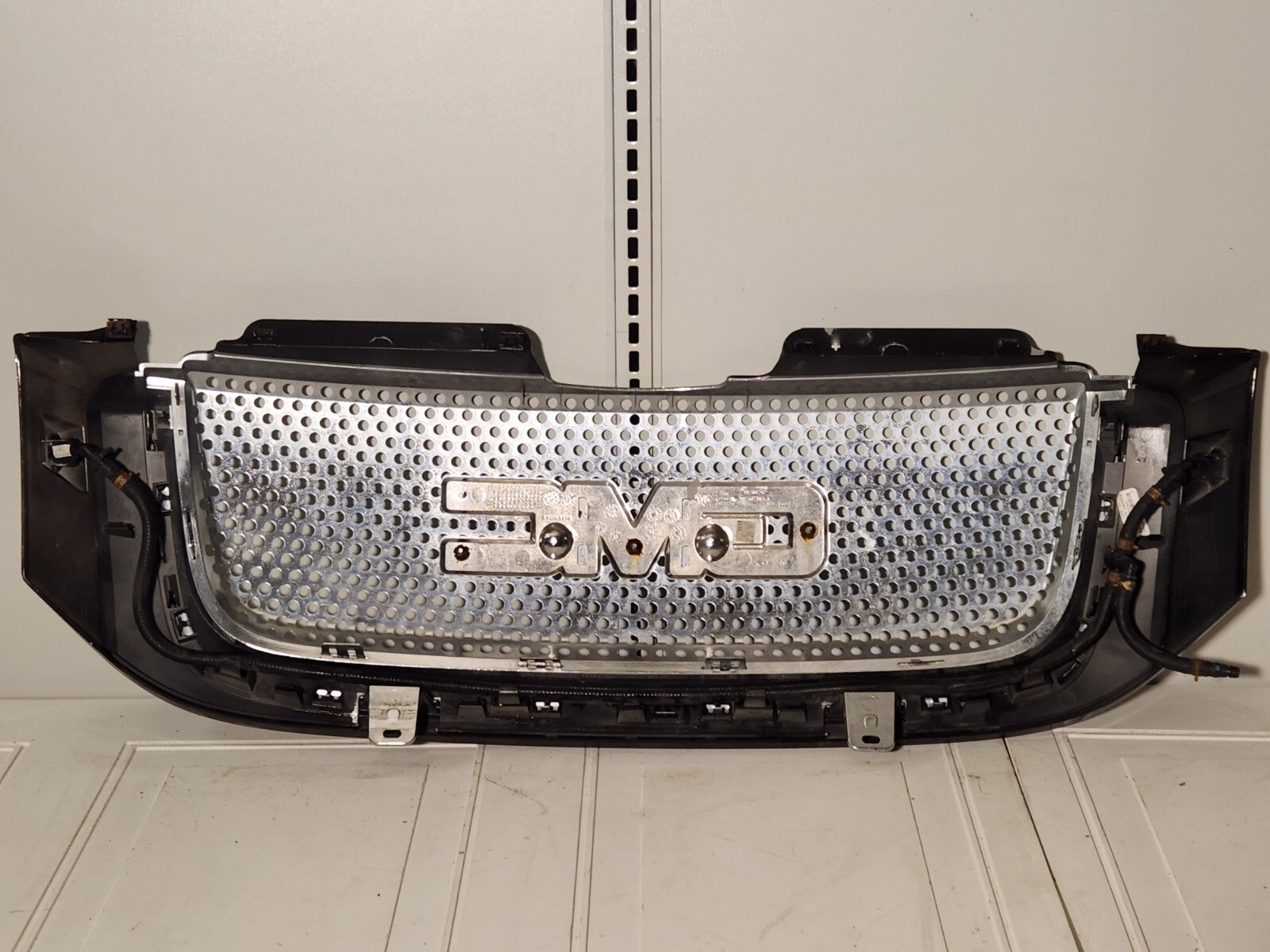 07-14 GMC Yukon Chevy Suburban Tahoe Denali Upper Bumper Grille GRAY (Chrome)