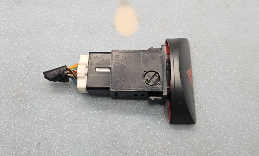 🔥10-11 Kia Soul Hazard Flasher Emergency Light Control Switch Button Assembly
