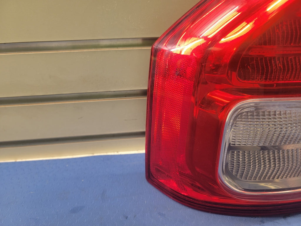 🔥11-13 JEEP COMPASS DRIVER LH QUARTER PANEL TAIL LIGHT OEM