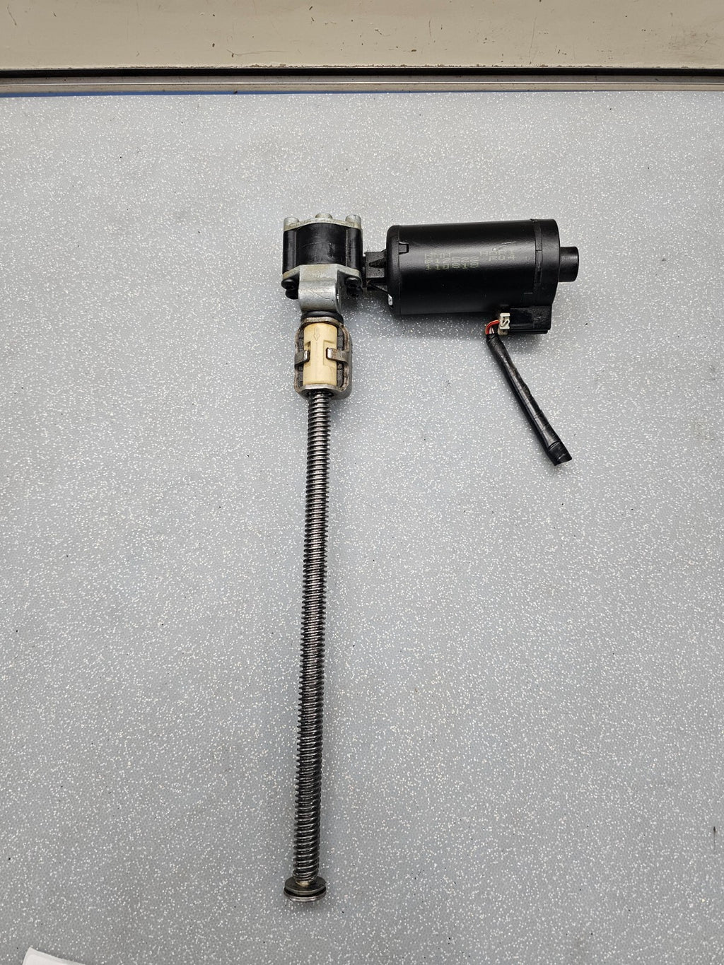 08-15 Nissan Titan driver seat forward back adjustment motor Assembly NON MEMORY