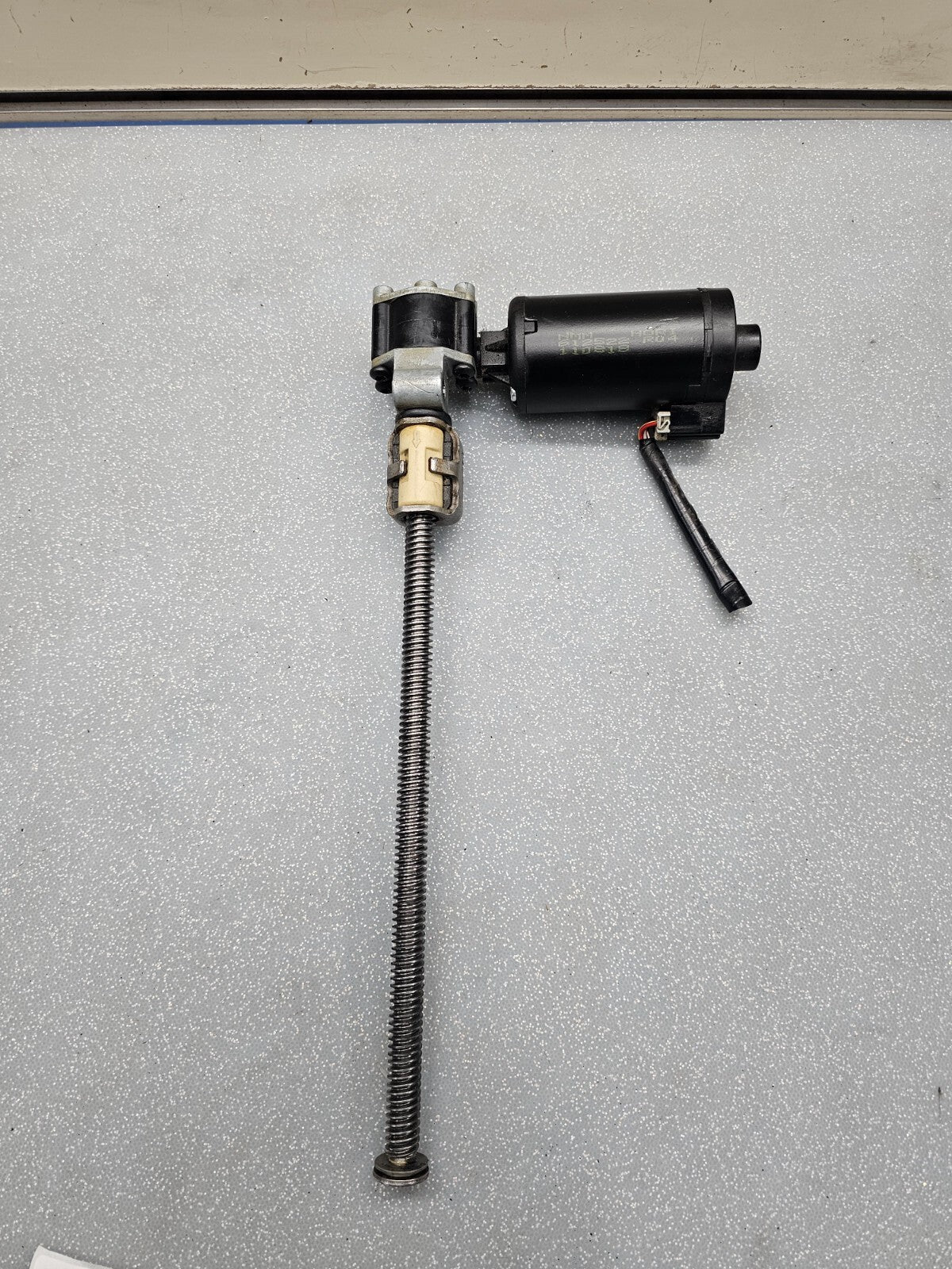 08-15 Nissan Titan driver seat forward back adjustment motor Assembly NON MEMORY