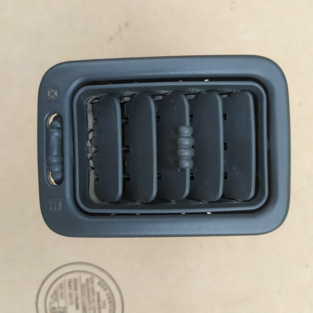 99-06 Silverado ESCALADE Dash A/C Heater AIR VENT Passenger Right DARK GRAY VT11