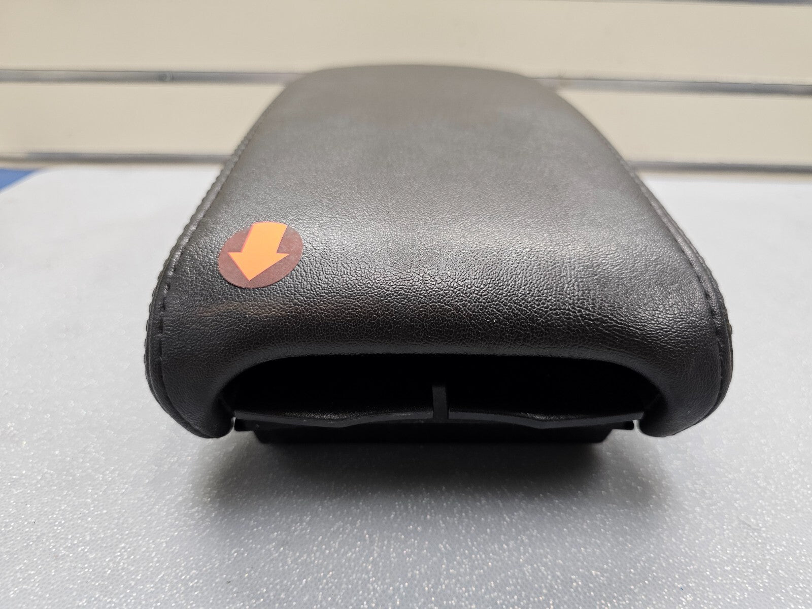 🔥08-12 Chevy Malibu CENTER CONSOLE LID ARMREST ASSEMBLY STORAGE COVER BLACK OEM