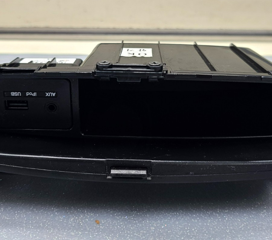 🔥06-12 Kia Sedona Dash Storage Compartment Box Black