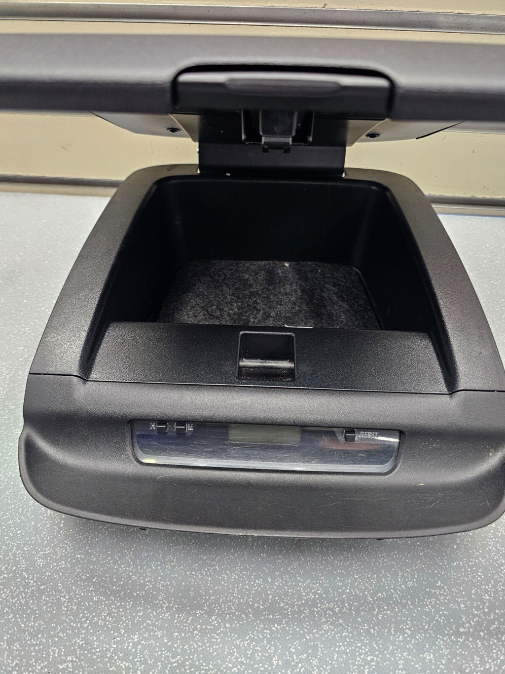 🔥06-08 Subaru Forester Center Dash Storage Compartment With Clock Display OEM